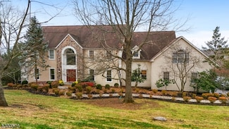 10 Blue Cliff Dr, Lebanon, NJ 08833