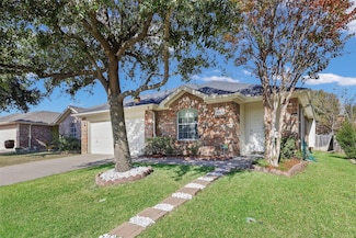 10425 Lake Brook Dr, Hurst, TX 76053