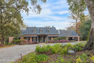 1 Duperier Oaks Dr, New Iberia, LA 70563