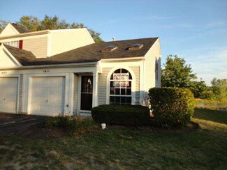 1611 College Green Dr, Elgin, IL 60123