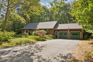 33 Eider Ln, Topsham, ME 04086