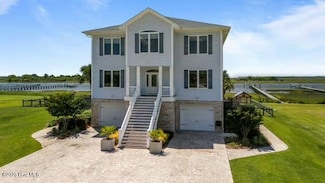 117 Harbour Dr, Hubert, NC 28539