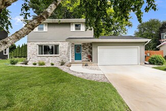 1075 Tara Dr, Sun Prairie, WI 53590