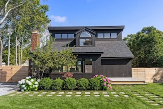 19 Shinnecock Rd, Hampton Bays, NY 11946