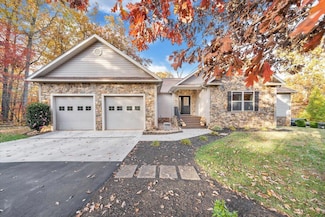 211 Woods Edge Dr, Rocky Mount, VA 24151