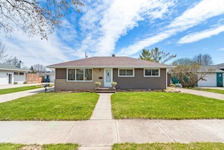 529 Marcella Ave, Combined Locks, WI 54113