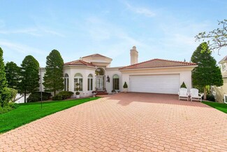 320 NE Dartmore Ct, Lees Summit, MO 64064