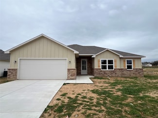 109 Cooper Dr, Cleburne, TX 76031