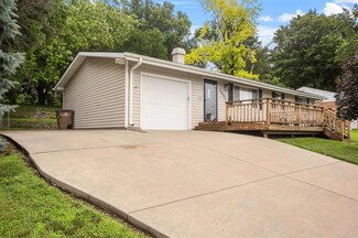 4664 Parkridge Ave, Pleasant Hill, IA 50327