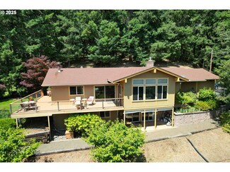 1056 NE Orchard Dr, Myrtle Creek, OR 97457