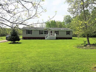 1992 County Line Rd, Phoenix, NY 13135