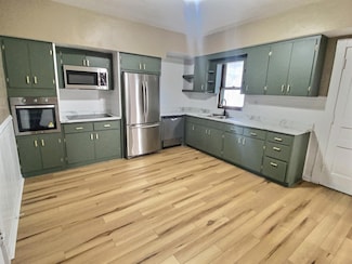 2846 N Vel R Phillips Ave, Milwaukee, WI 53212