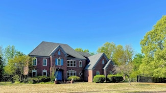 9983 Houston Oaks Dr, Germantown, TN 38139