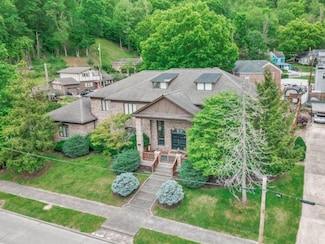 319 5th St, Paintsville, KY 41240