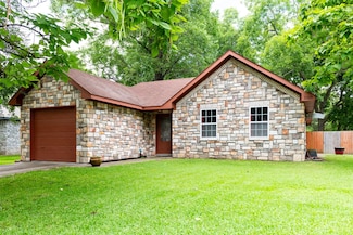 1019 Pine St, Bonham, TX 75418