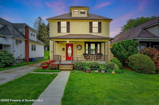 614 Edgar St, Throop, PA 18512