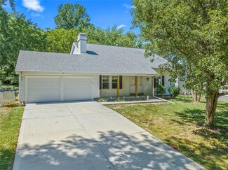 825 Garonne Dr, Ballwin, MO 63021
