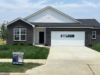 107 Autumn Maple Ln, Brookville, OH 45309