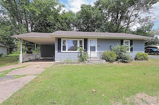 520 E Olive St, Scott City, MO 63780