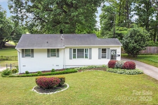 3231 Eastwood Dr, Charlotte, NC 28205