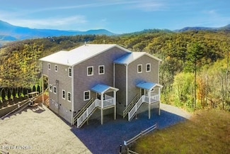 1156 Hemlock Dr, Gatlinburg, TN 37738
