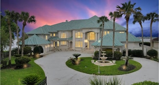 2210 Twin Oaks Blvd, Kemah, TX 77565