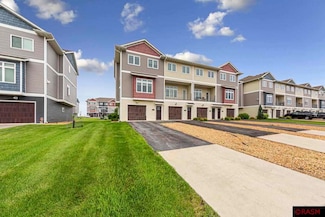 2155 Rolling Green Ln, North Mankato, MN 56003