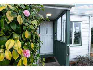 1055 Baltimore Ave SE, Bandon, OR 97411