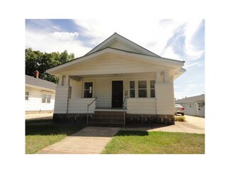 330 E 3rd St, Monticello, IA 52310