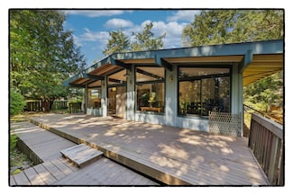 639 Hoonah Place, La Conner, WA 98257