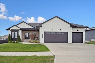 1405 Foxtail Dr, Fairfax, IA 52228