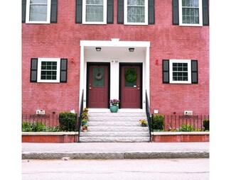 900 Lawrence St Unit 9, Lowell, MA 01852