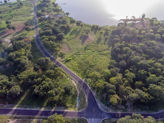 16 Shoreline Dr, Mabank, TX 75156