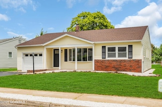 5 Easton Rd, Toms River, NJ 08757