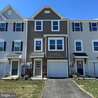 16 Zander Rd, Inwood, WV 25428