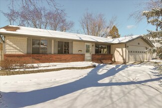 416 Courtland Ct, Schaumburg, IL 60193