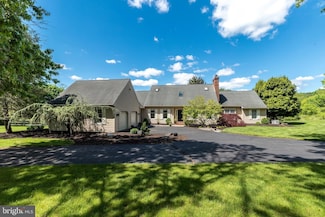 10 Paddock Dr, New Hope, PA 18938