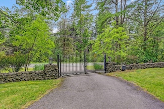158 Halgas Ln, Pocono Pines, PA 18350