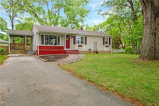 56 Glen Dr, Warwick, RI 02889