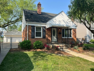 20412 Roscommon St, Harper Woods, MI 48225