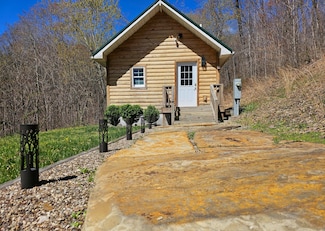 105 Sugar Maple Mountain Ln, Hillsboro, KY 41049