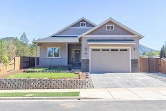 2531 Overland Dr, Grants Pass, OR 97527