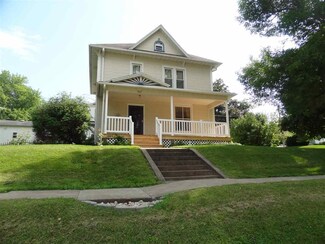 507 W Welsh St, Williamsburg, IA 52361