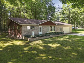 418 Chippewa Trail, Prudenville, MI 48651