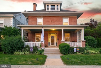 5965 Pine St, East Petersburg, PA 17520