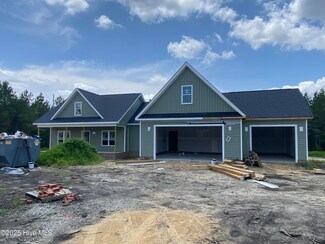 110 Rae Dr, Pikeville, NC 27863