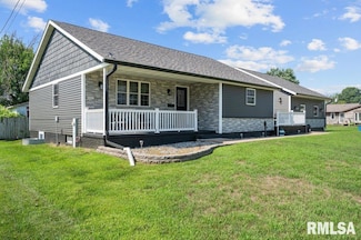 711 Scott Ct, Camanche, IA 52730