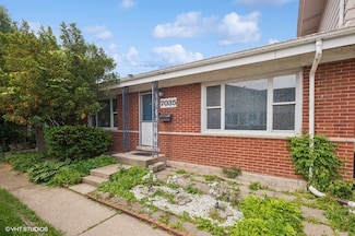 7035 W Greenleaf St, Niles, IL 60714