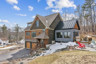 12 Cleaves Farm Rd, Falmouth, ME 04105