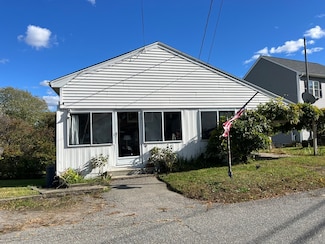 28 Wheatfield Ave, Swansea, MA 02777
